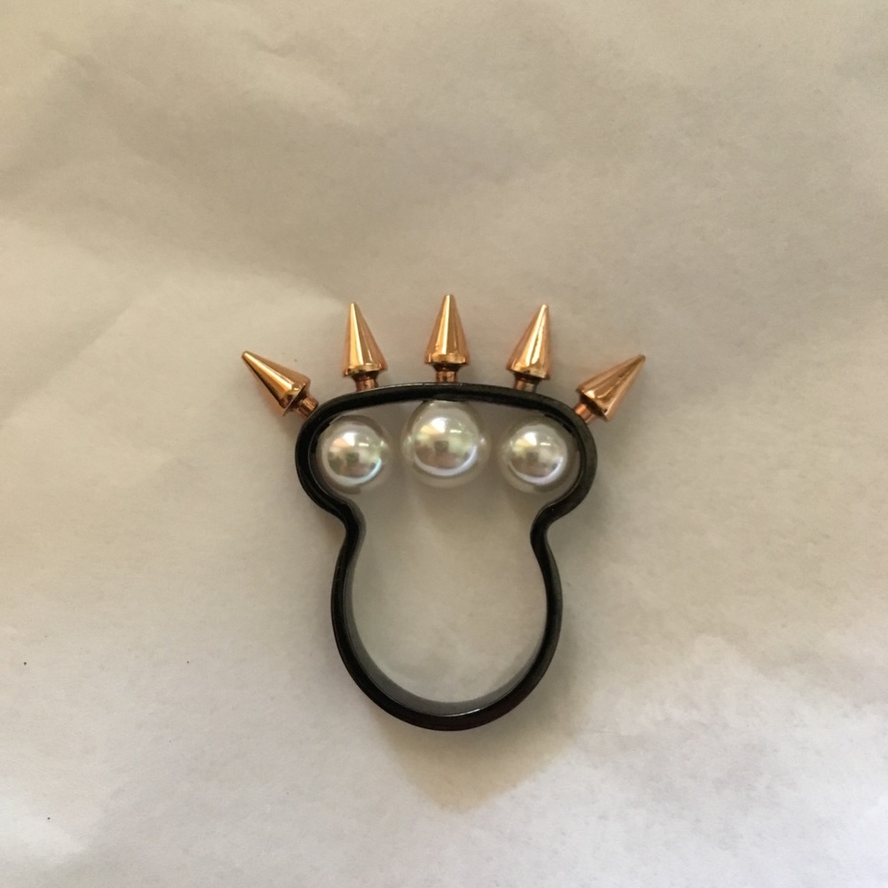 Majorica Spike and pearls ring size 7!